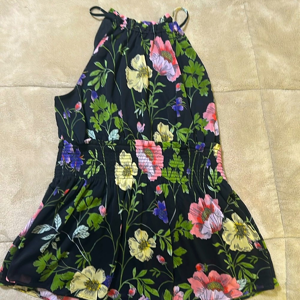 Women’s Express Sleeveless Ruffled Blouse - Size S